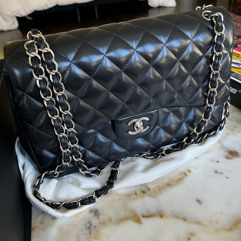Jumbo classic lamb skin Chanel